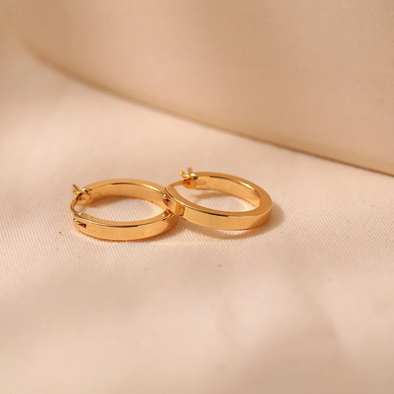 Mugrs™ 18K Gold Dainty Huggie Hoop Earrings